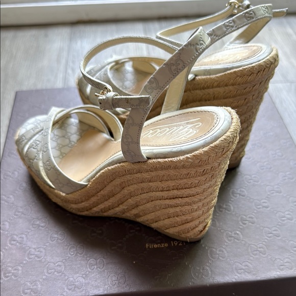 Gucci Cream Sandals with Wedge Heel and Ankle Strap - Picture 5 of 13